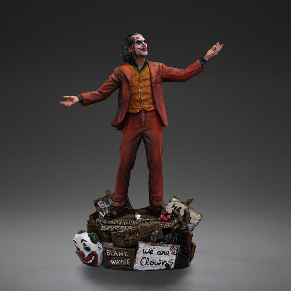 Joker Arthur Fleck Deluxe Art Scale statue – right side view